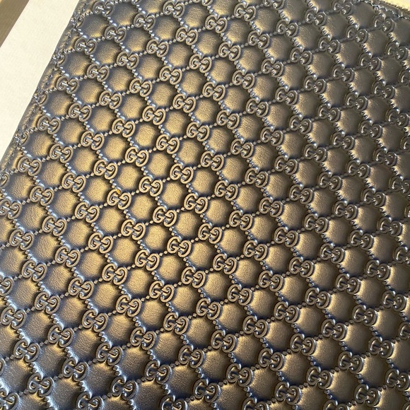 ❤️ Authentic Gucci Monogram Clutch - Picture 8 of 8